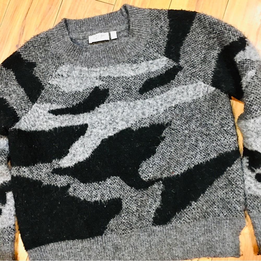 RD Style Camouflage camo sweater winter black grey gray cozy medium